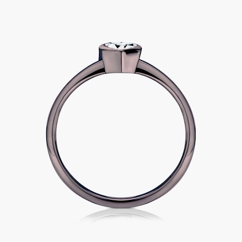 Pierścionek zaręczynowy Pure: czarne złoto, diament w szlifie serce